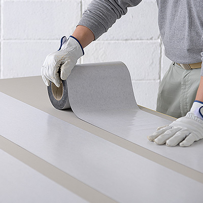 上張りせっこうボード裏面に貼る