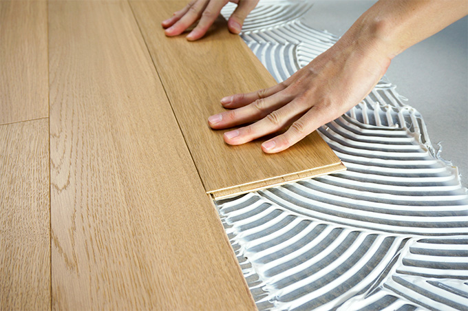 塗布後50分以内に貼り付け作業