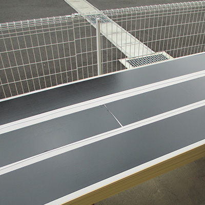 増し張り用ボード裏面にゼトロを貼ります